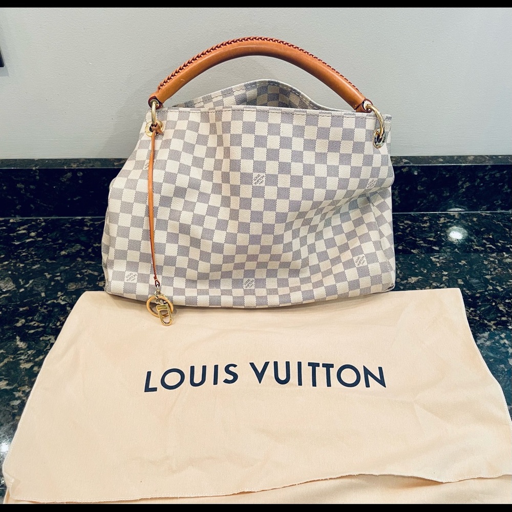 Louis Vuitton Artsy MM- Authentic